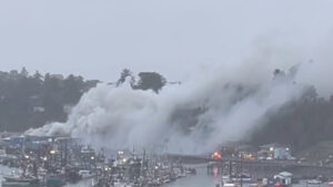 Fire at seafood plant forces evacuations in Oregon